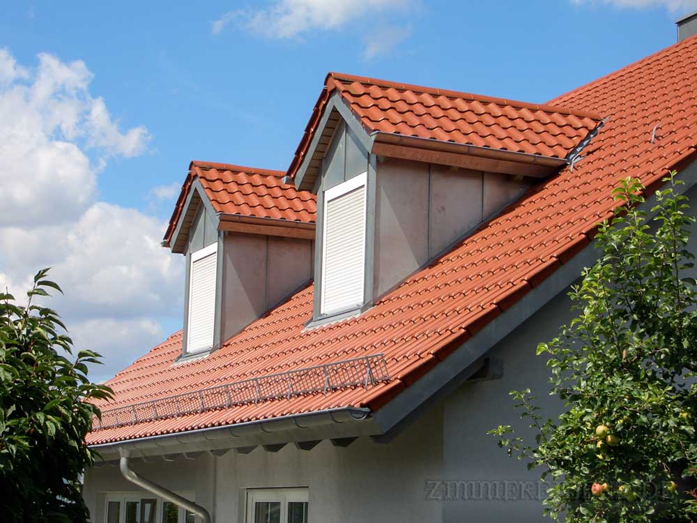 Satteldachgauben mit Titan-Zink-Verblechung in Versbach