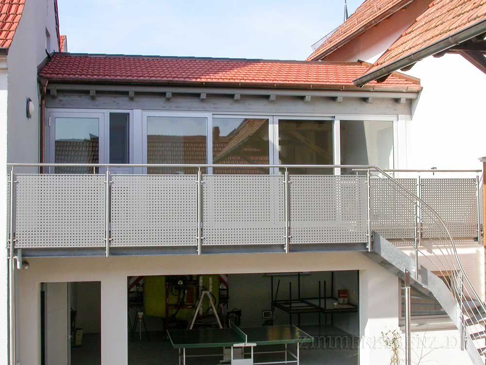 Anbau an Haupthaus mit Sichtdachstuhl in Oberpleichfeld