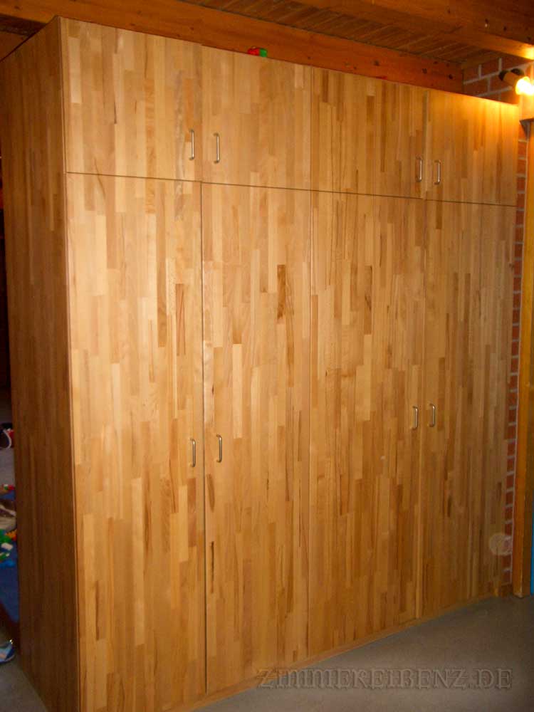 Garderobe Kernbuche massiv im Kindergarten Versbach