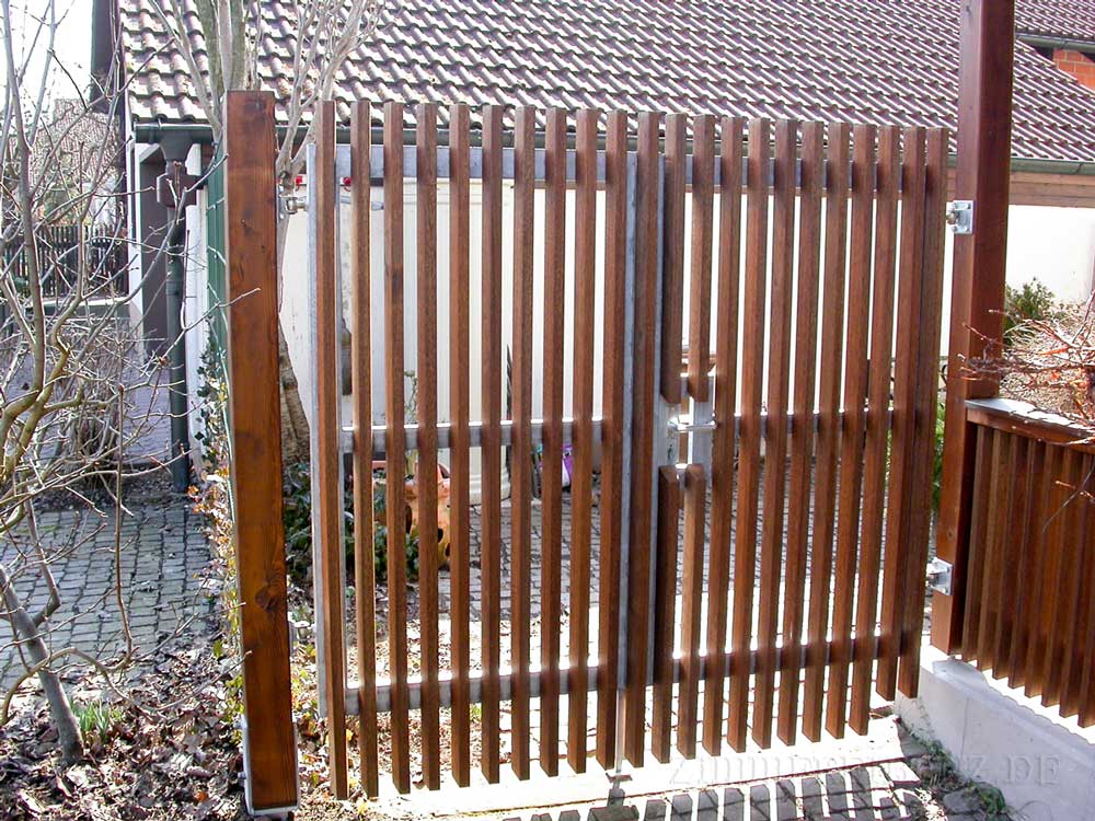 Zaunelement mit Tor in Lengfeld