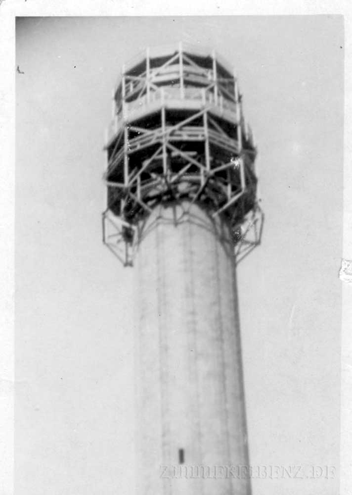 Wasserturm der Uniklinik Würzburg. Gerüstarbeiten zwecks Einbau des neuen Wasserbehälters (50er Jahre)