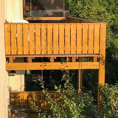 Holzgeländer mit Massivholzpfosten